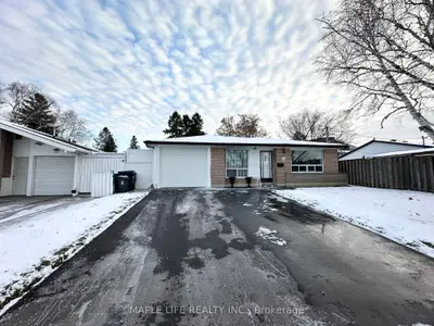 15 Nymark Avenue Main, Toronto C15, On M2j 2g8