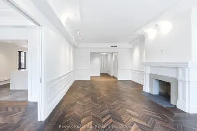 2 Clarendon Avenue 402, Toronto C02, ON M4V 1H9