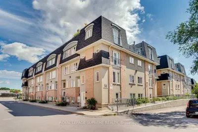 50 Merchant Lane 204, Toronto C01, ON M6P 4J6