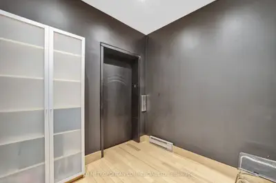 21 Camden Street 301, Toronto, On M5v 1v2