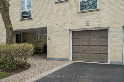 25 Proudbank Millway, Toronto C12, On, M2l 1p3