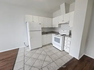 1801 Eglinton Avenue W 302, Toronto C03, On M6e 2h7