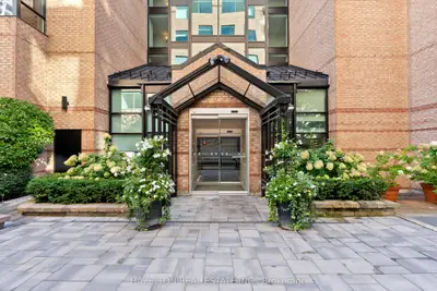 225 Davenport Road 211, Toronto C02, ON M5R 3R2