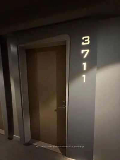 1 Bloor Street E 3711, Toronto C08, ON M4W 1A9