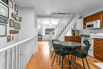 1060 Dundas Street W, Toronto C01, ON M6J 1W8