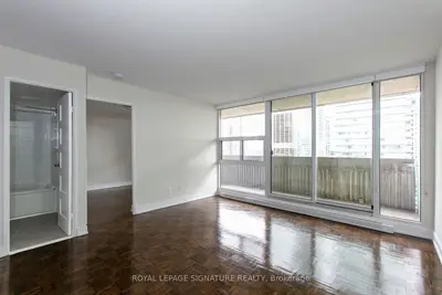 33 Isabella Street 610, Toronto C08, On M4y 2p7