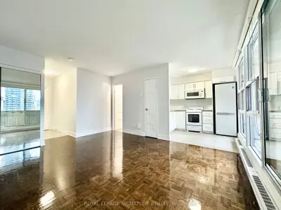 33 Isabella Street 701, Toronto C08, On M4y 2p7
