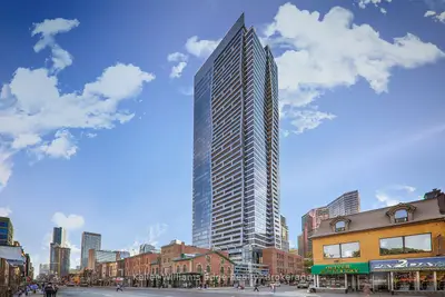 5 St Joseph Street 4006, Toronto C01, ON M4Y 0B6