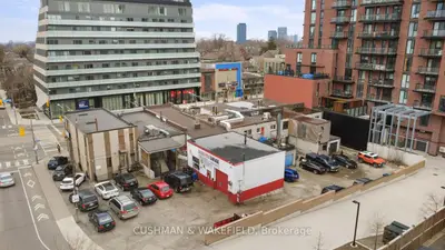 888 St Clair Avenue W, Toronto, On M6c 1c5