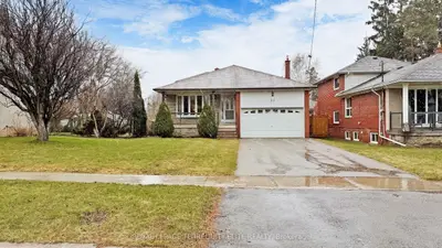27 Doverwood Court, Toronto C14, On M2m 2g6