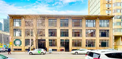 14 Mccaul Street 101, Toronto C01, On M5t 1v6