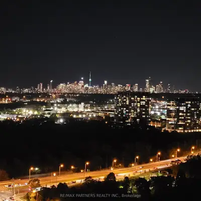 10 Inn On The Park Drive 2101, Toronto C13, ON M3C 0P9