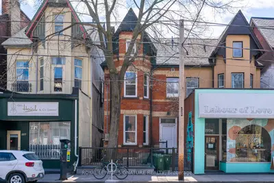 225 Carlton Street 3, Toronto C08, On M5a 2l2