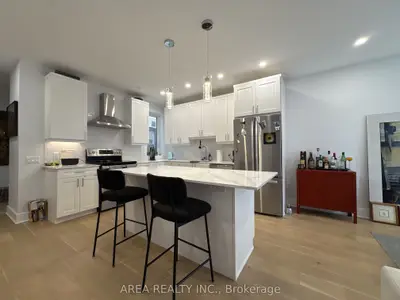 619 College Street 3, Toronto C01, ON M6G 1B5