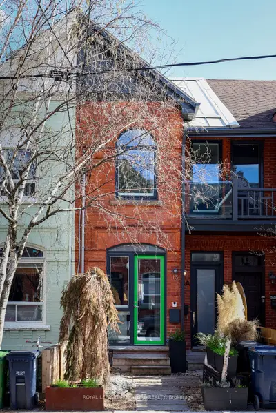 13 Collahie Street, Toronto C01, On M6j 1t6