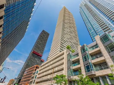 2221 Yonge Street 5702, Toronto C10, On M4s 2b4