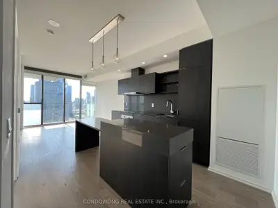 16 Bonnycastle Street 3511, Toronto C08, On M5a 0c9