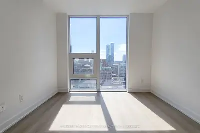 100 Queen Street E 1709, Toronto C08, On M5c 0b5