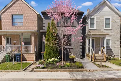 46 Melville Avenue, Toronto C02, ON M6G 1Y2