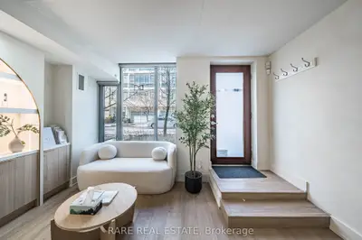 35 Stewart Street, Toronto C01, On M5v 2v1
