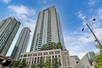 18 Yonge Street 1002, Toronto C01, On M5e 1r4
