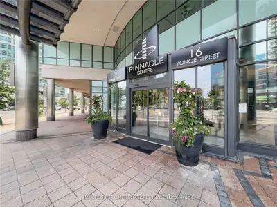 16 Yonge Street E 404, Toronto C01, On M5e 1r4