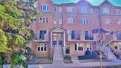 28 Sommerset Way 1217, Toronto C14, On M2n 6w7