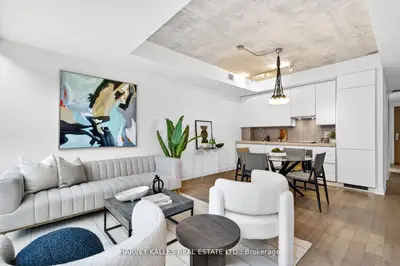 38 Stewart Street 604, Toronto C01, On M5v 0h1