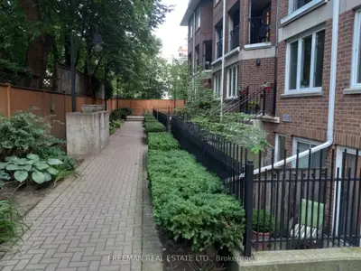 217 St. George Street 28, Toronto C02, On M5r 3s7