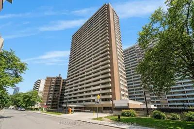 664 Spadina Avenue 404, Toronto C01, ON M5S 2H7
