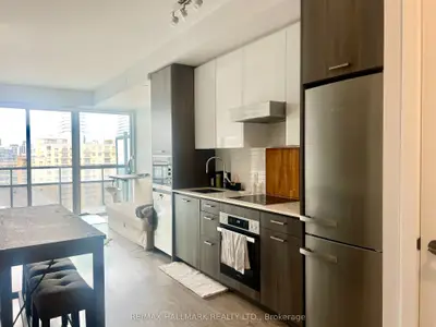11 Lillian Street 1308, Toronto C10, On M4s 2h7