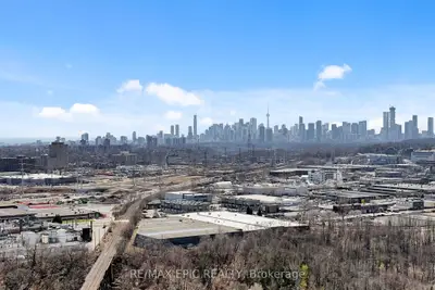 30 Inn On The Park Drive 2809, Toronto C13, On M3c 0p8