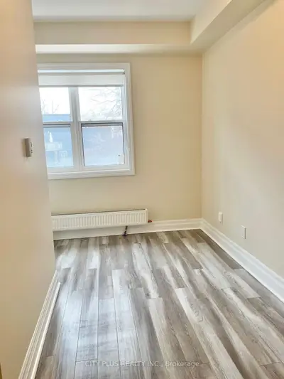 526 Huron Street 202, Toronto C02, On M5r 2r7
