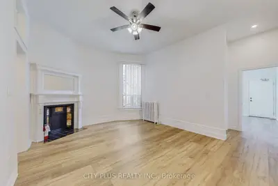 105-107 Spadina Road, Toronto C02, On M5r 2t1