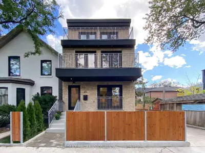 41 Rolyat Street, Toronto C01, On M6j 1s5