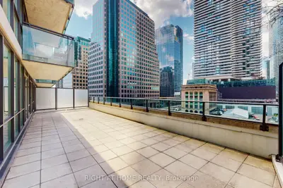 33 Bay Street 503, Toronto C01, On M5j 2z3