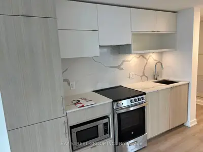 100 Queen Street E Street 1706, Toronto C08, On M5c 0b5