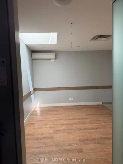 1055 Yonge Street 305-306, Toronto C09, On M4w 2l2