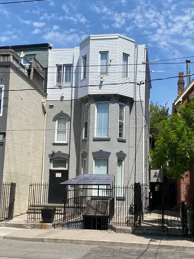 206 Carlton Street 203, Toronto, On M5a 2l1