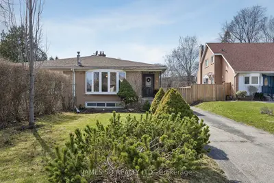 16 Ravenrock Court, Toronto C13, On M3a 2y9