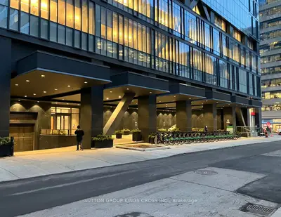 488 University Avenue 3901, Toronto C01, On M5g 0c1