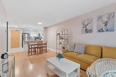 212 Eglinton Avenue E 307, Toronto C10, ON M4P 0A3