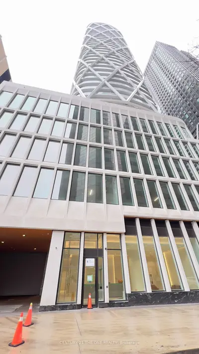 230 Simcoe Street 2417, Toronto C01, On M5t 1t4