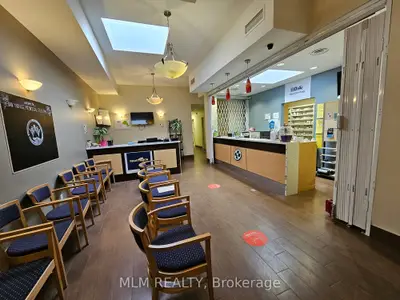 500 Yonge Street 302, Toronto, On M4y 1x9