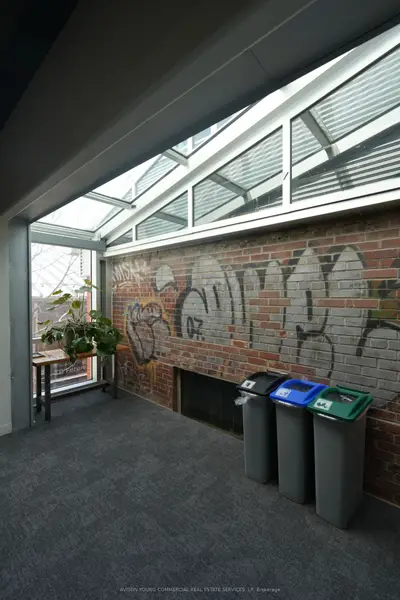 550 Bayview Avenue W 200, Toronto C11, ON M4W 3X8