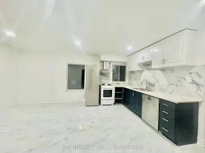 208 Patricia Avenue Main, Toronto C07, On M2m 1j5