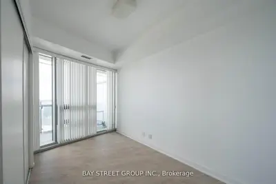 12 York Street 5607, Toronto C01, ON M5J 2Z2