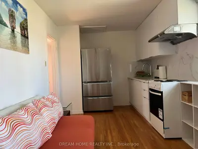25 Tollerton Avenue, Toronto C15, On M2k 2h1