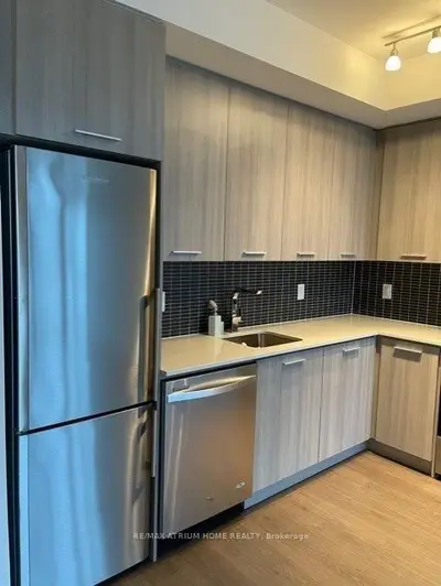 105 George Street 1802, Toronto C08, On M5s 3e6