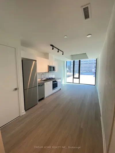 195 Mccaul Street 707, Toronto C01, On M5t 1w6